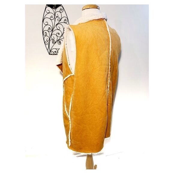 LulaRoe Marsha Vest   - Picture 4 of 11